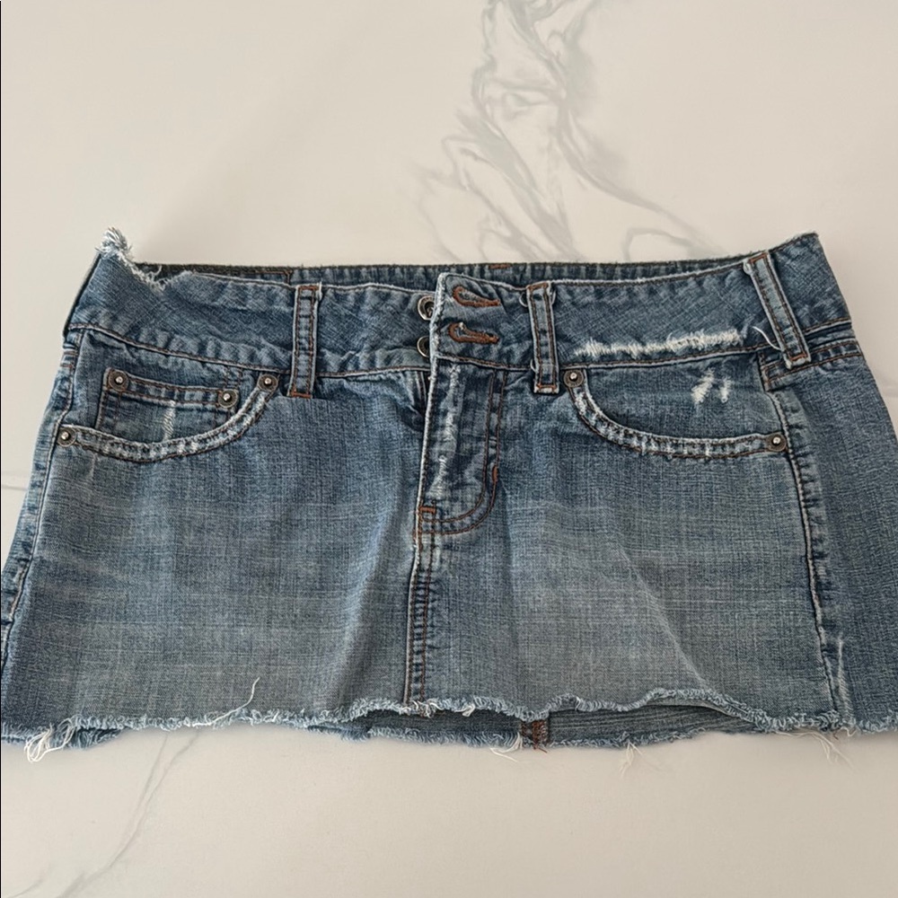 Hollister 2000’s mini denim skirt. Size 1